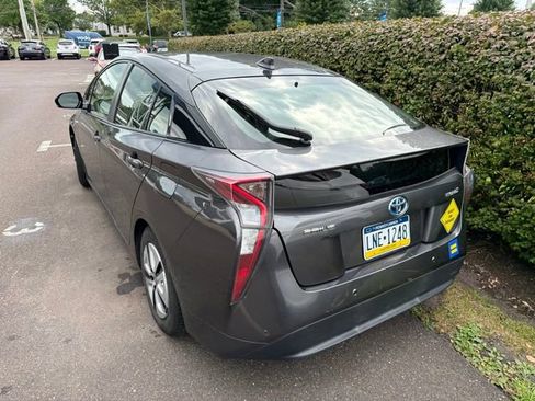 Used 2017 Toyota Prius Three FWD image 7