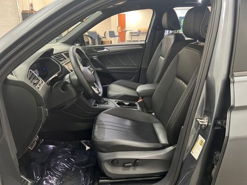 Used 2023 Volkswagen Tiguan SE R-Line image 12