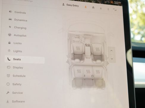 Used 2021 Tesla Model Y Long Range image 24