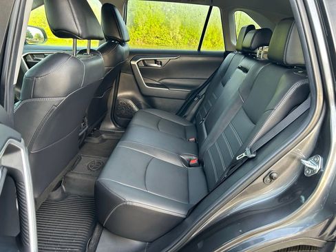 Used 2023 Toyota RAV4 XLE Premium image 13