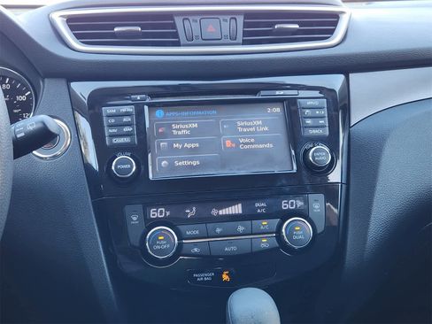 Used 2014 Nissan Rogue SV w/ SV Premium Package image 17