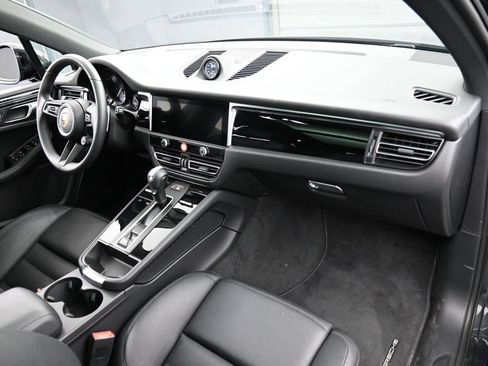 Certified 2026 Porsche Macan AWD/4WD image 30
