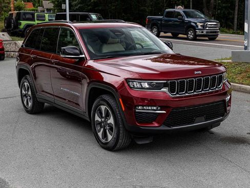 Used 2024 Jeep Grand Cherokee Limited 4xe w/ Trailer Tow Package AWD/4WD image 3