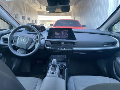 Used 2025 Toyota Prius LE image 31