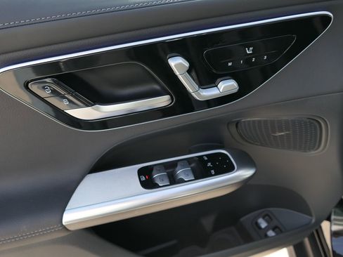 Used 2025 Mercedes-Benz GLC 350e 4MATIC image 15