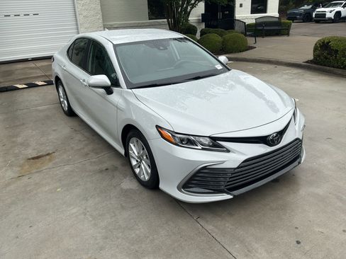 Used 2023 Toyota Camry LE w/ Convenience Package FWD image 2