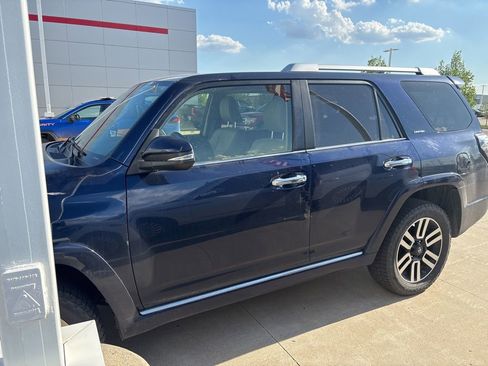 Used 2018 Toyota 4Runner Limited AWD/4WD image 7