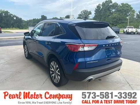 Used 2022 Ford Escape Titanium image 6