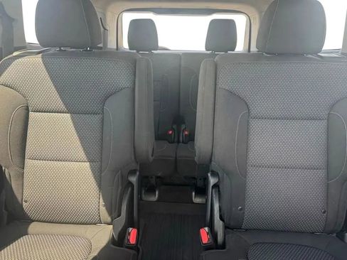 Used 2021 GMC Acadia SLE w/ Driver Convenience Package FWD image 17