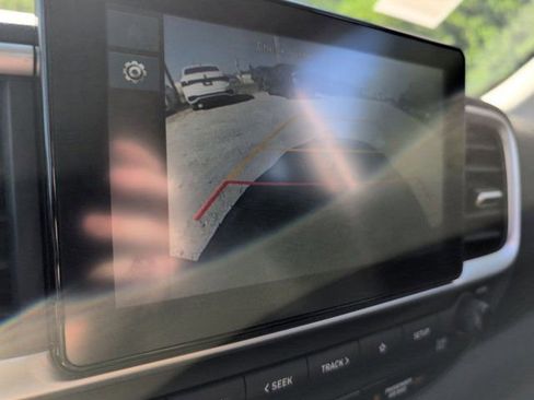 Used 2025 Hyundai Venue SEL FWD image 17