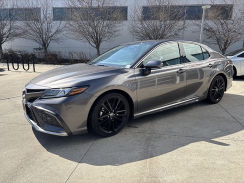 Used 2023 Toyota Camry XSE image 5