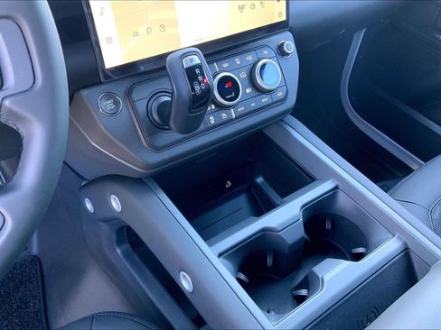 New 2026 Land Rover Defender 110 X-Dynamic SE image 7