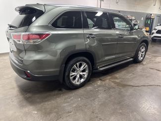Used 2015 Toyota Highlander XLE AWD/4WD video 3