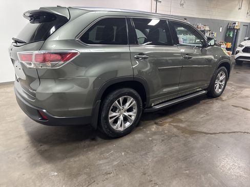 Used 2015 Toyota Highlander XLE AWD/4WD image 3