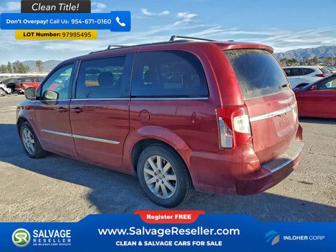 Used 2014 Chrysler Town & Country Touring image 3