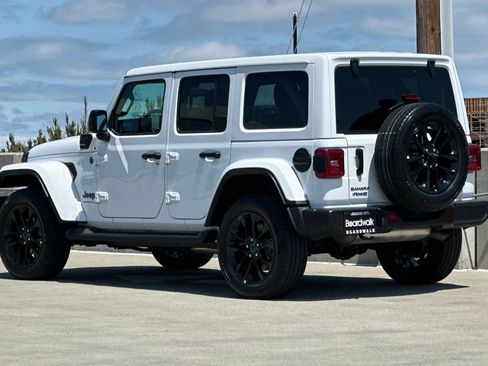 Used 2025 Jeep Wrangler Unlimited Sahara AWD/4WD image 6