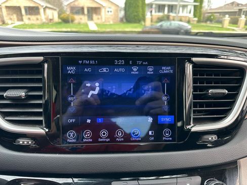 Used 2017 Chrysler Pacifica Touring Plus w/ Security Group image 12