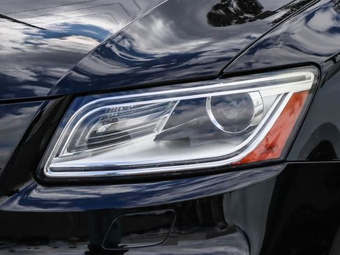 Used 2017 Audi Q5 2.0T Premium Plus w/ Technology Package AWD/4WD image 2