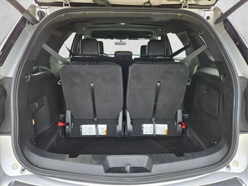 Used 2018 Ford Explorer XLT w/ Equipment Group 202A image 6