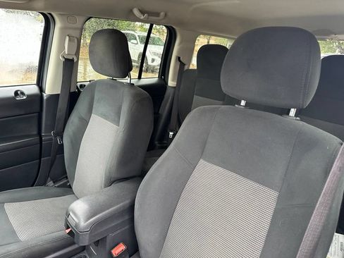 Used 2014 Jeep Patriot Latitude FWD image 15
