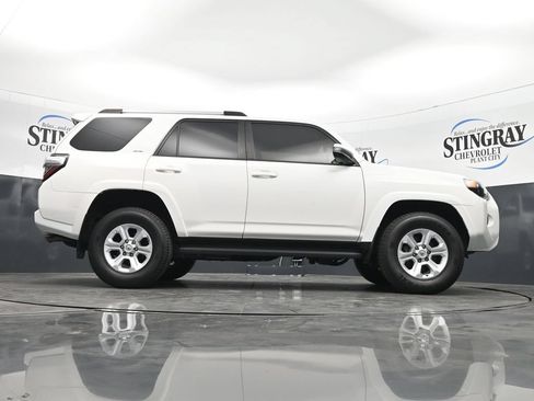 Used 2020 Toyota 4Runner SR5 AWD/4WD image 33