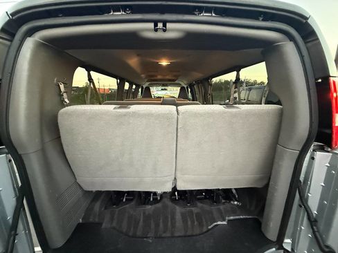 Used 2016 Chevrolet Express 3500 LT w/ LT Preferred Equipment Group image 17