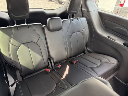 New 2026 Chrysler Pacifica Select image 15