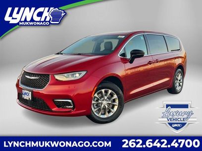 New 2026 Chrysler Pacifica Select