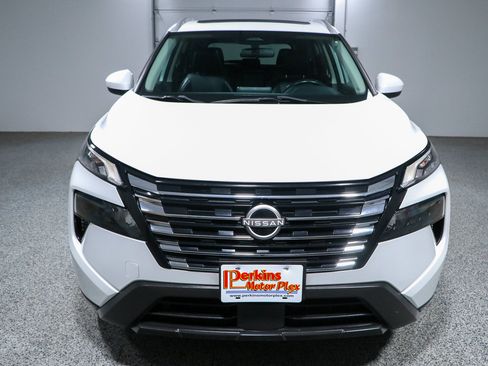 Used 2024 Nissan Rogue SV w/ SV Premium Package FWD image 4