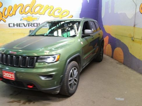 Used 2021 Jeep Grand Cherokee Trailhawk w/ Trailhawk Luxury Group image 4