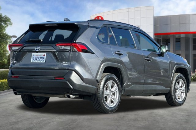 Used 2023 Toyota RAV4 XLE AWD/4WD image 5