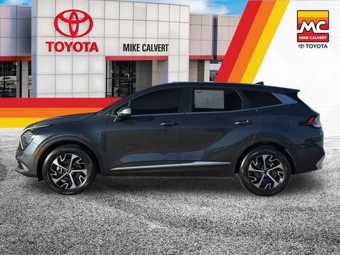 Used 2024 Kia Sportage EX FWD image 2