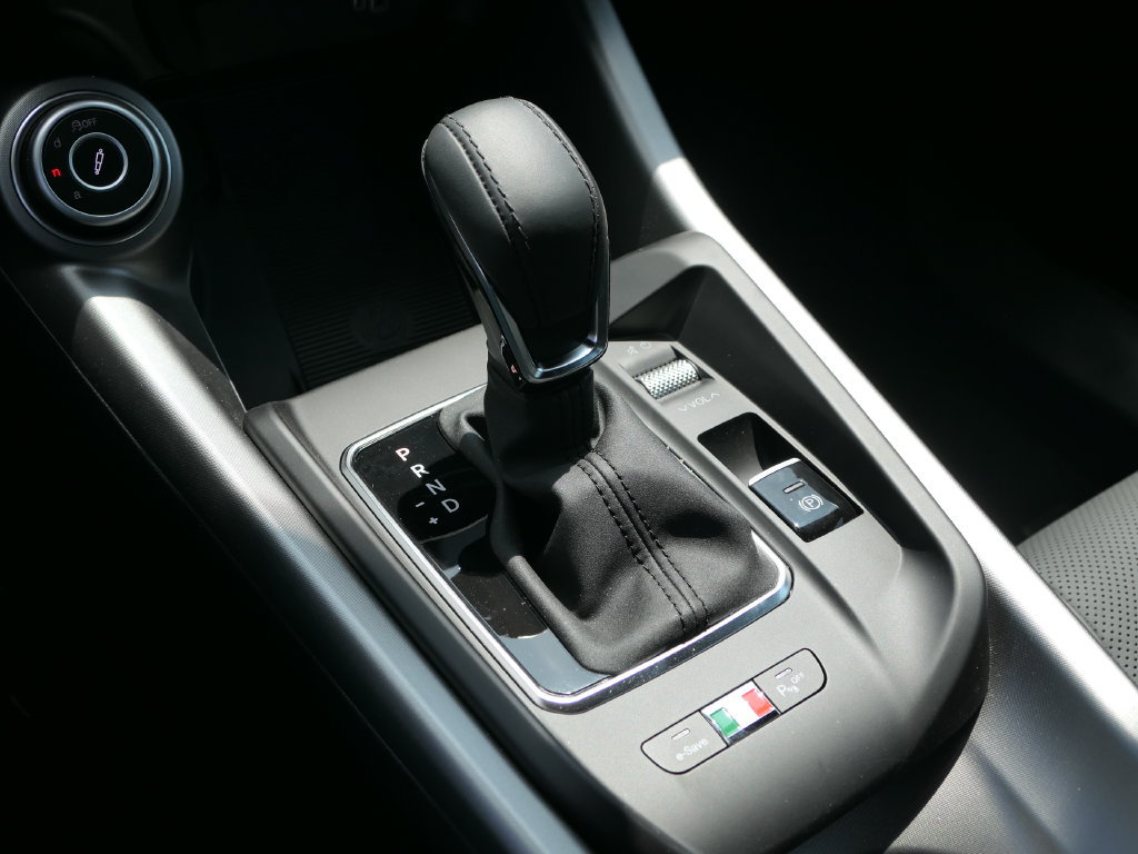 Used 2025 Alfa Romeo Tonale w/ Premium Package AWD/4WD image 18