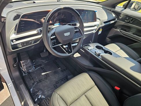 New 2026 Cadillac Lyriq Sport AWD/4WD image 19