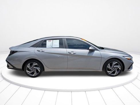 Used 2024 Hyundai Elantra Limited FWD image 3
