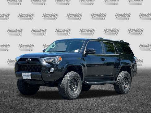Used 2019 Toyota 4Runner SR5 AWD/4WD image 9