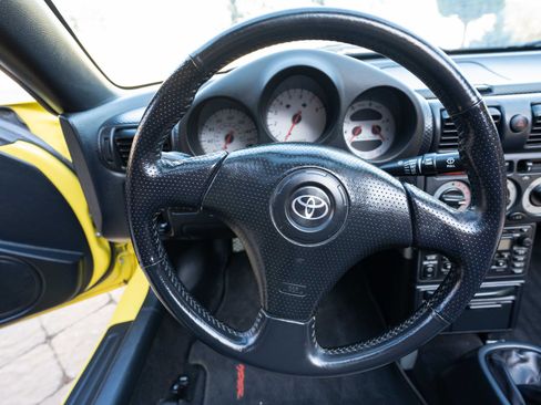Used 2001 Toyota MR2 RWD image 27