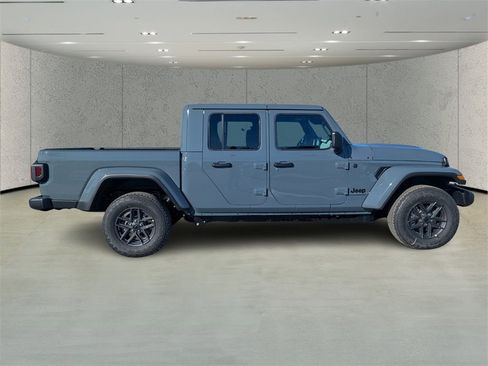 New 2026 Jeep Gladiator Sport image 3