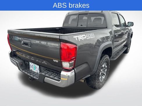 Used 2016 Toyota Tacoma TRD Off-Road w/ Towing Package image 7