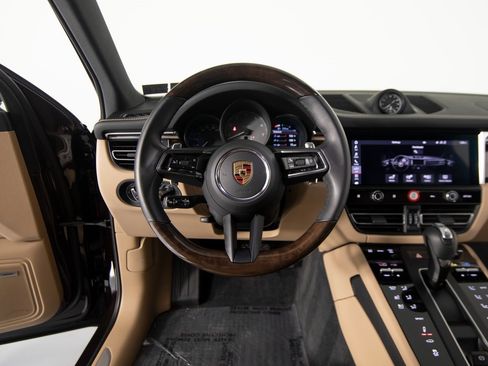 Certified 2024 Porsche Macan S image 17