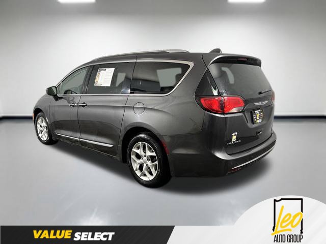 Used 2020 Chrysler Pacifica Touring-L w/ Tire & Wheel Group FWD image 5