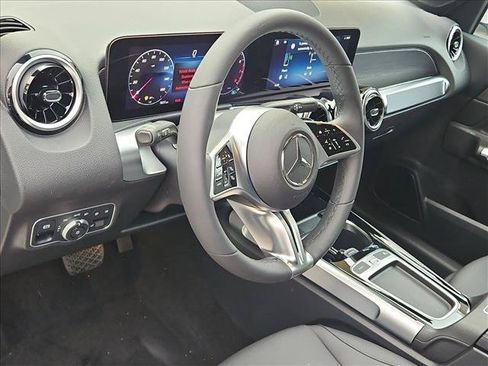 New 2026 Mercedes-Benz GLB 250 image 3