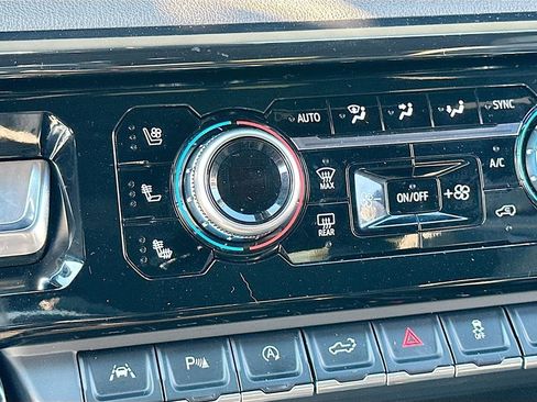 Used 2024 GMC Sierra 1500 AT4 w/ Technology Package image 21