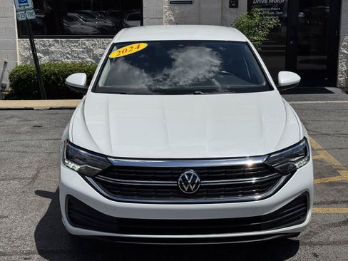 Used 2024 Volkswagen Jetta SE FWD image 13