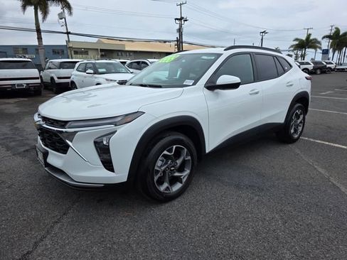 Used 2024 Chevrolet Trax LT w/ LT Convenience Package image 3