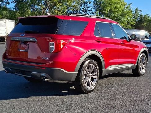 Used 2023 Ford Explorer XLT w/ Equipment Group 202A AWD/4WD image 9