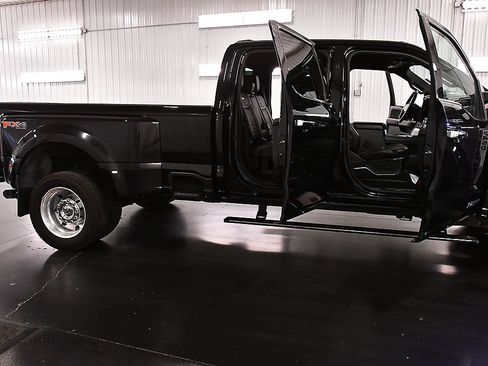 Used 2023 Ford F450 Platinum w/ FX4 Off-Road Package AWD/4WD image 30