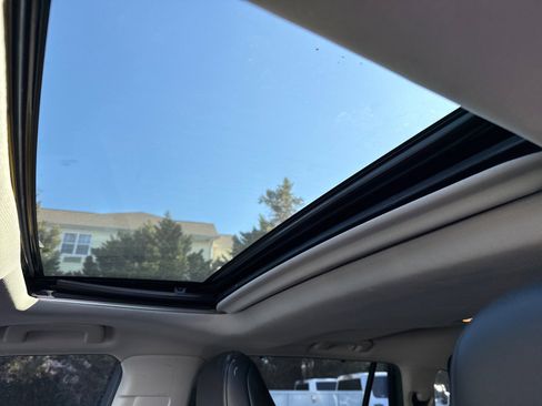 Used 2021 Toyota Highlander XLE image 26