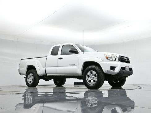 Used 2014 Toyota Tacoma PreRunner image 2