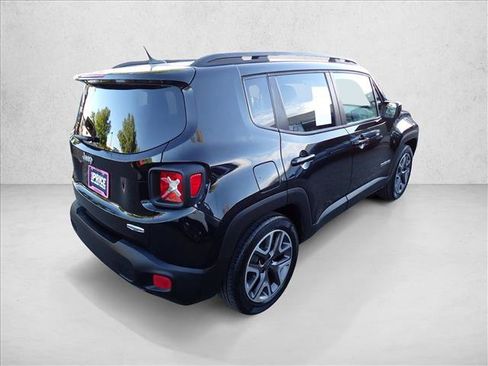 Used 2015 Jeep Renegade Latitude w/ Cold Weather Group FWD image 4